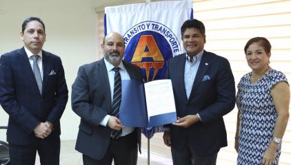 ATTT  firma acuerdo de coordinación con el Ministerio de Relaciones Exteriores